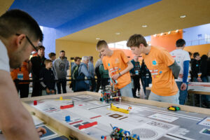 Regionalausscheid WRO zum RoboDay Cemnitz (Foto: Johannes Richter) Veranschaulichung der Wettbewerbssituation zum Regionalausscheid der WRO zum RoboDay in Chemnitz